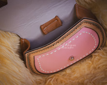 Load image into Gallery viewer, 🎀 Saddle Bag Purse 🎀
