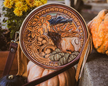 Load image into Gallery viewer, Elk Round Purse
