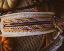 Load image into Gallery viewer, Bridle Horse Round Purse
