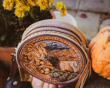 Load image into Gallery viewer, Elk Round Purse
