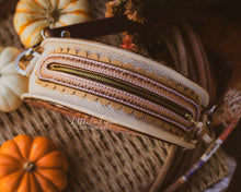 Load image into Gallery viewer, Elk Round Purse
