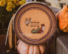 Load image into Gallery viewer, Elk Round Purse
